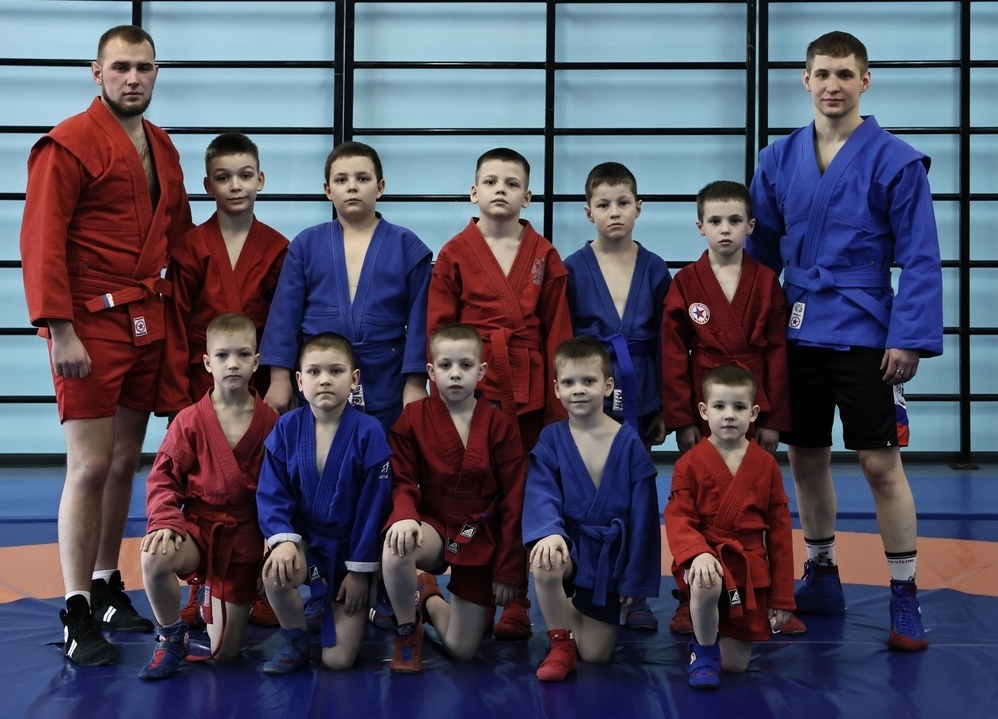 <span style="font-weight: bold;">Единоборства ­</span>